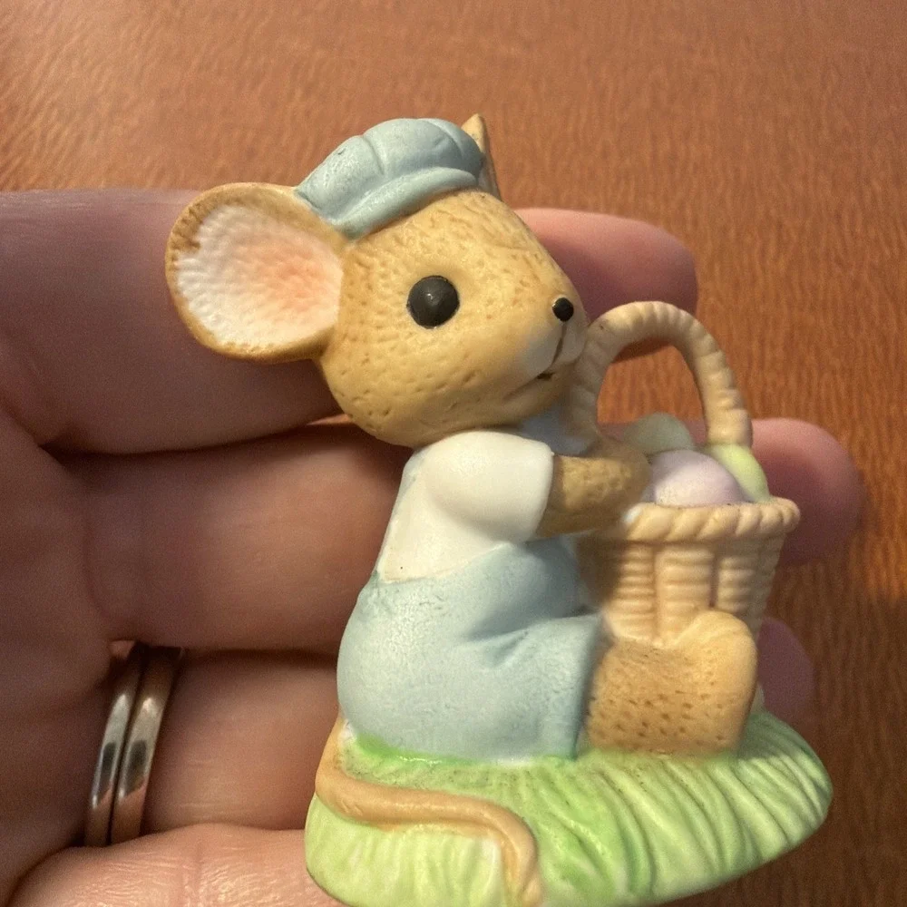 Vintage Enesco Bisque Country Calico Mouse‎ Holding Basket 1984 2